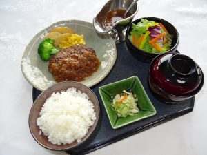和風ハンバーグ定食 オニオンソース ¥1,950(税込み)